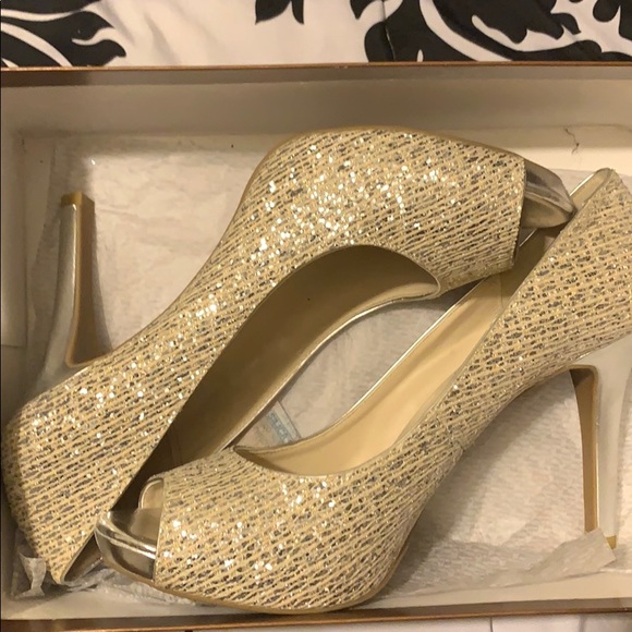 Silver pumps - Picture 1 of 1